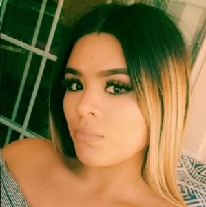 Meet your Posher, Adelaida